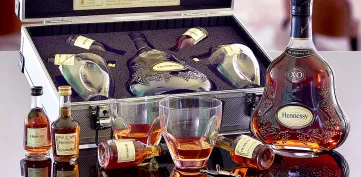 Ajándék AL Koffer Cognackal