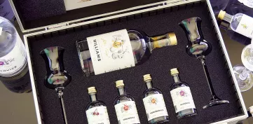 Ajándék AL Koffer Pálinkával