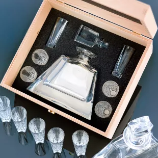 Karaffa KATHRENE Bohemia Crystal ajándékkosár