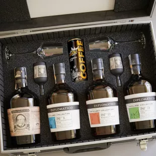 Diplomatico Quad Combo AL Koffer Contraband CONTRABAND.ZONE Ajándék koffer Diplomatico Quad Combo Contraband